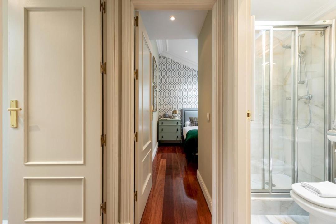 2 Bedrooms 2 Bathrooms- Penthouse- Almagro- Mintystay Madrid